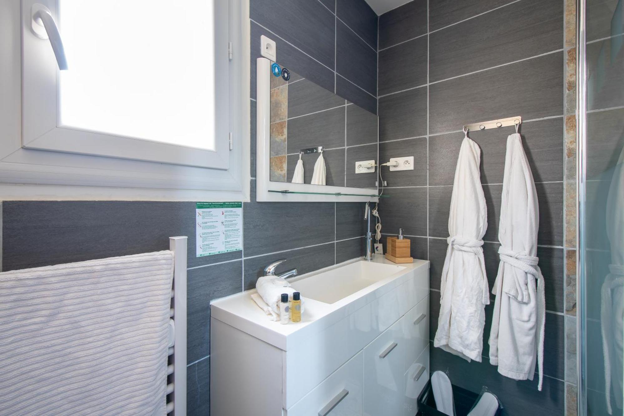 Guesthouse La Costiere - Logements Independants - Espace Piscine Jacuzzi Lunel  Ngoại thất bức ảnh